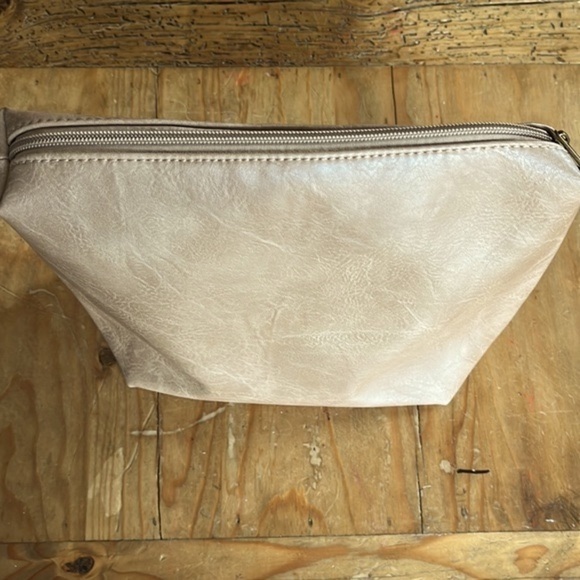 𝅺anthropologie tan faux leather cosmetic case make up bag clutch carryall - Picture 4 of 9